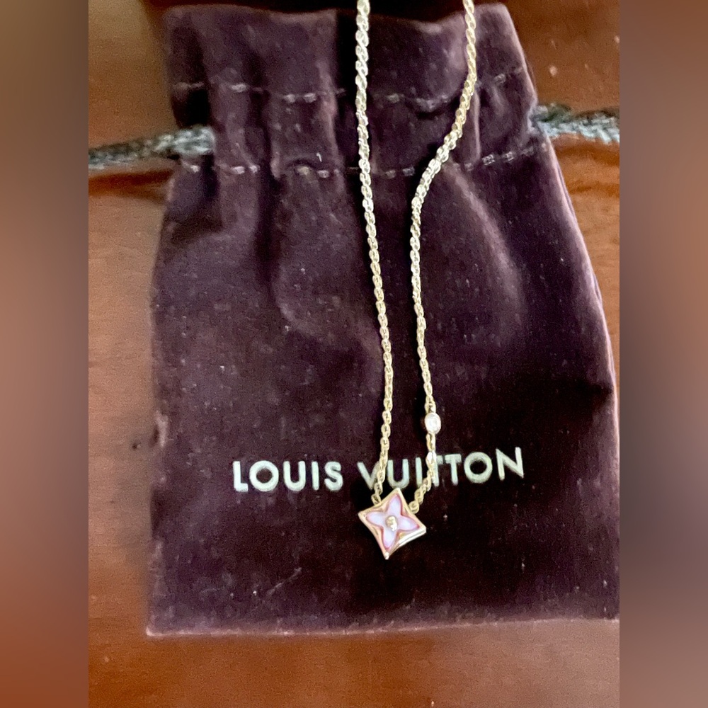 Louis Vuitton Color Blossom BB Mother Of Pearl Diamond Star Pendant in 18K RG - Picture 2 of 16